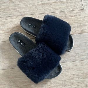Roam Furry Slippers - Brand New